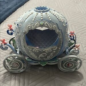 $3 💕5/$15 Blue and White Decorative Carriage